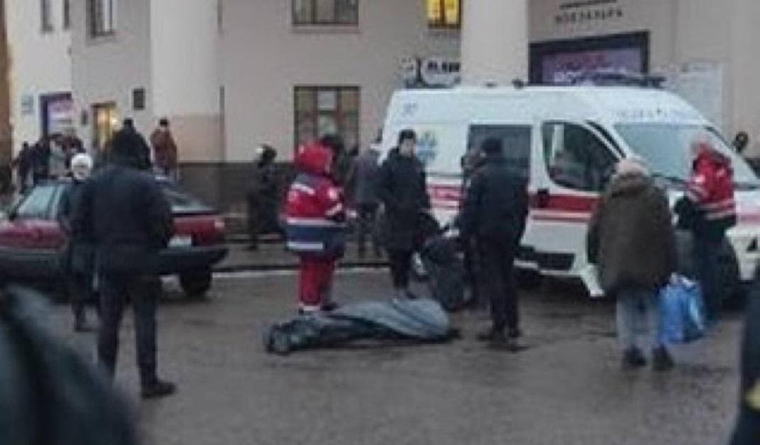 Тело мужчины нашли возле метро Вокзальная / фото "Киев Оперативный"