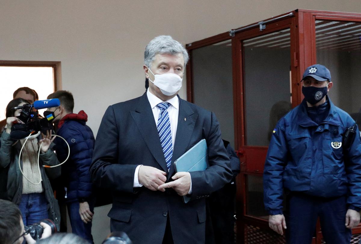 Порошенко приехал в Печерский суд / фото REUTERS