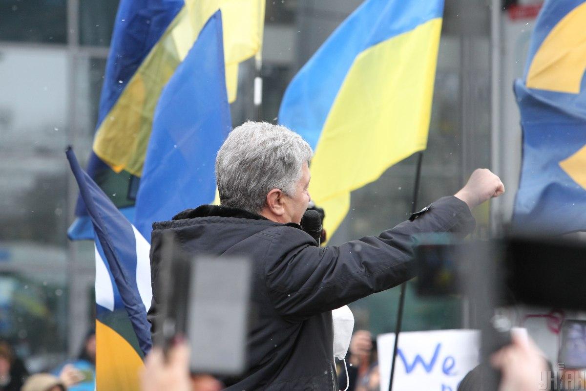 Шоу без кульмінації: як м'який запобіжний захід Порошенку відіб’ється на політичних вподобаннях українців