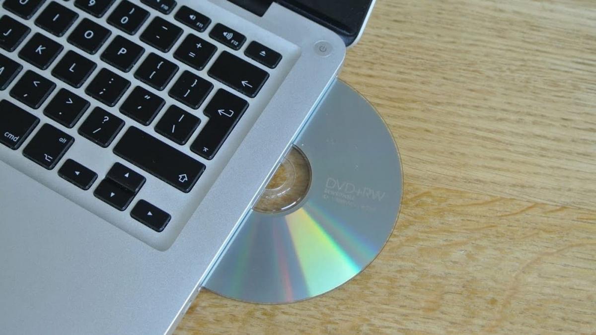 Apple признала устаревшим MacBook Pro (2012) с CD-приводом / фото MacSales