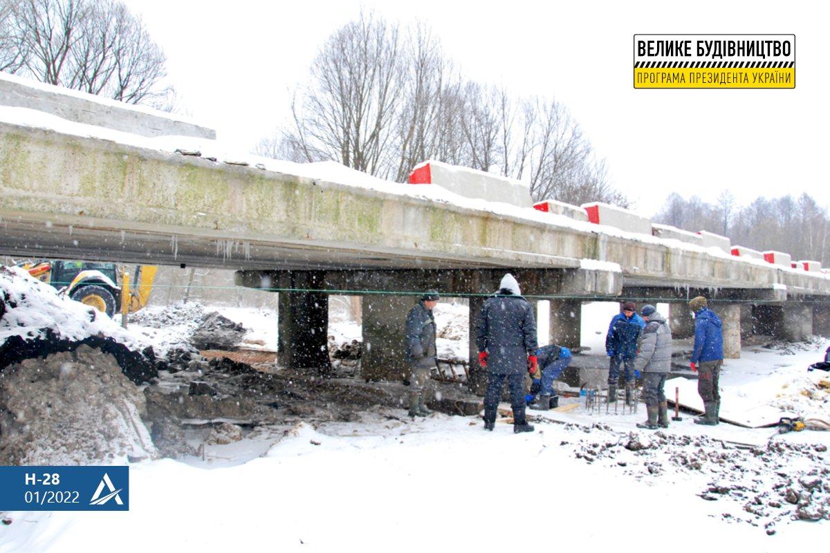 «Велике будівництво» відбудує передаварійний міст на трасі Н-28 / фото facebook.com/Ukravtodor.Gov.Ua «Велике будівництво» відбудує передаварійний міст на трасі Н-28 / фото facebook.com/Ukravtodor.Gov.Ua