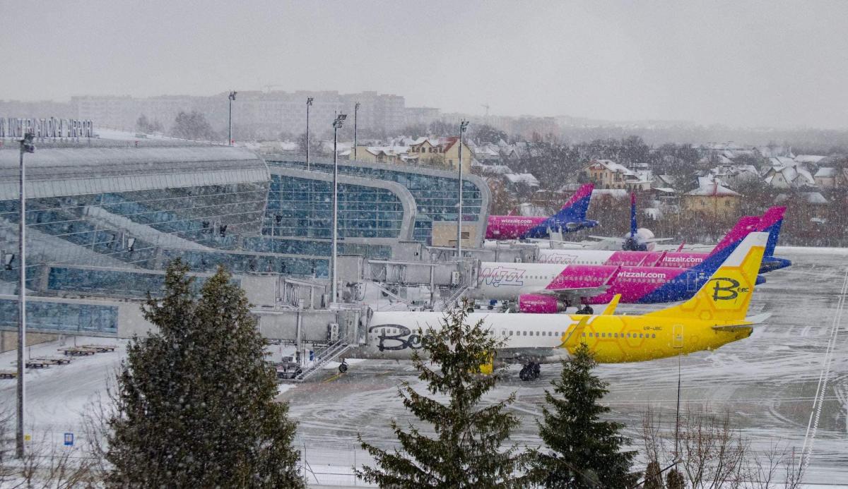 Лоукостер Wizz Air скасовує рейси до Києва / фото Міжнародний аеропорт "Львів"