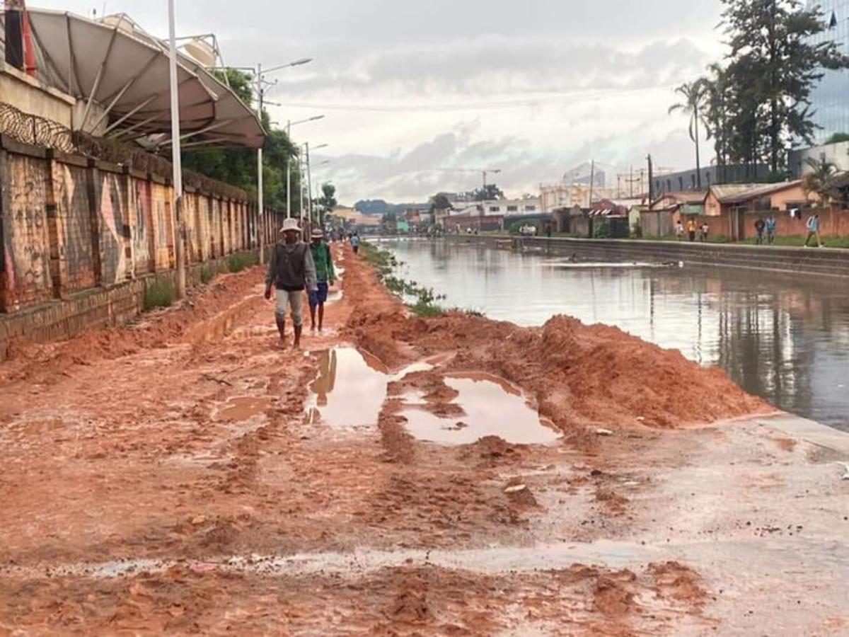 На Мадагаскаре после проливных дождей начались наводнения / фото Saad Abedine, Twitter