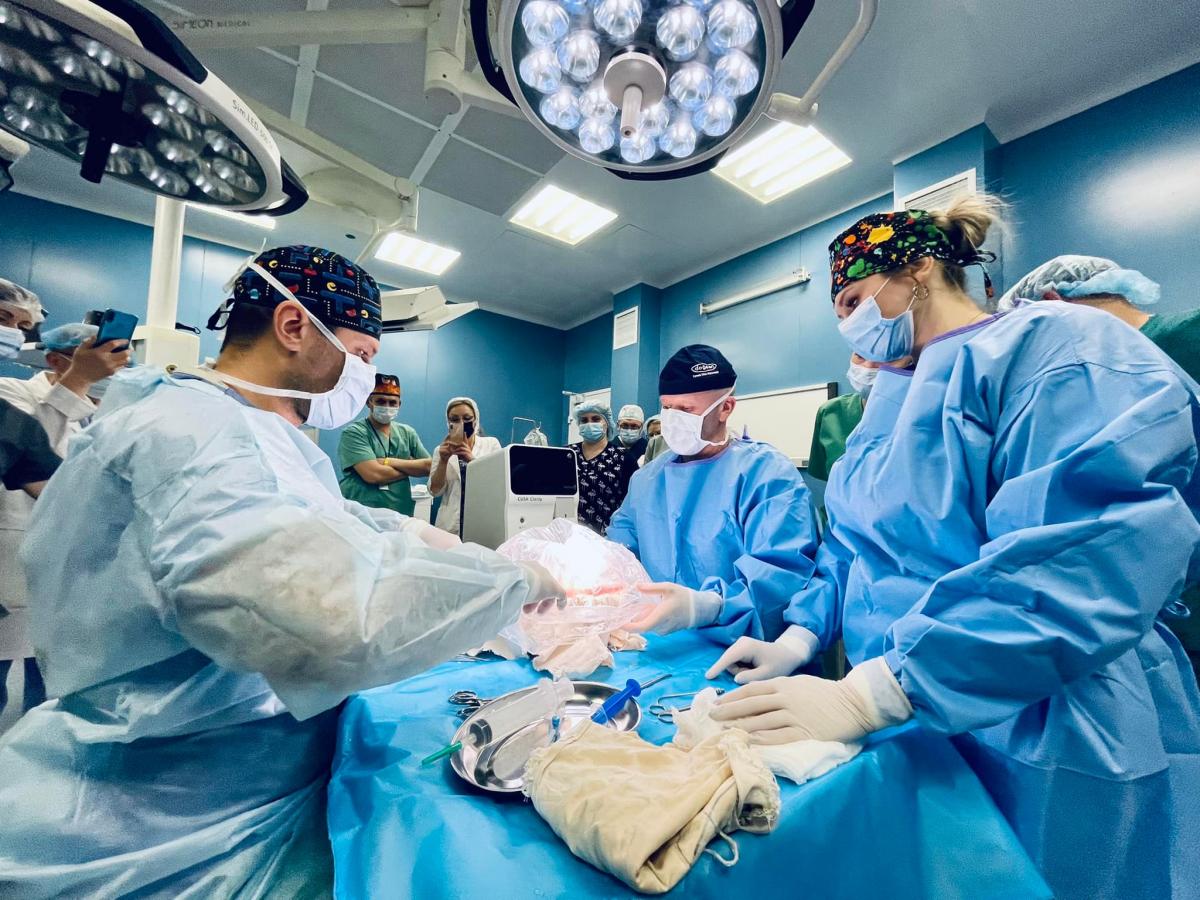 Львовские хирурги провели одну из самых сложных операций в Украине / фото facebook.com/1tmolviv