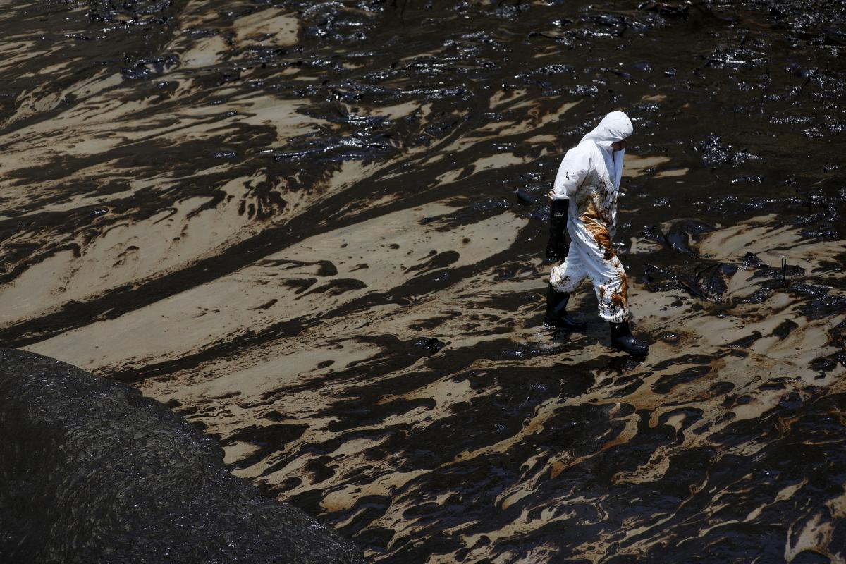 В Перу произошел разлив нефти / фото REUTERS