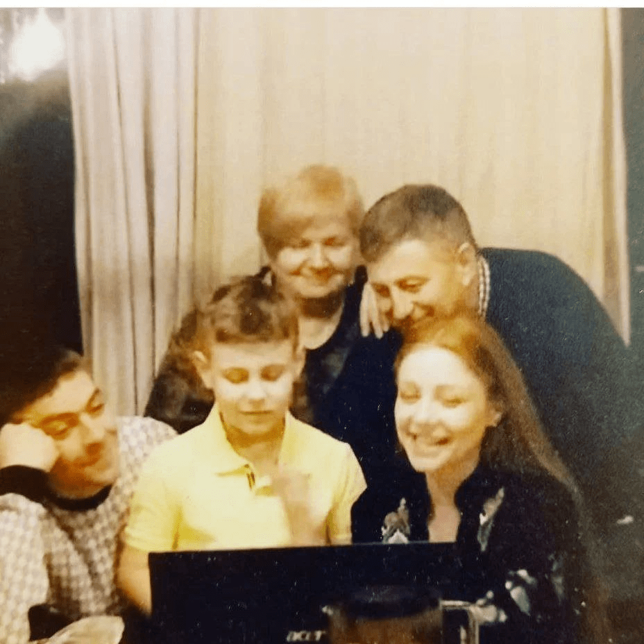 У мережі з'явилося архівне фото Кароль та її родини / фото - instagram.com/_fantina У мережі з'явилося архівне фото Кароль та її родини / фото - instagram.com/_fantina