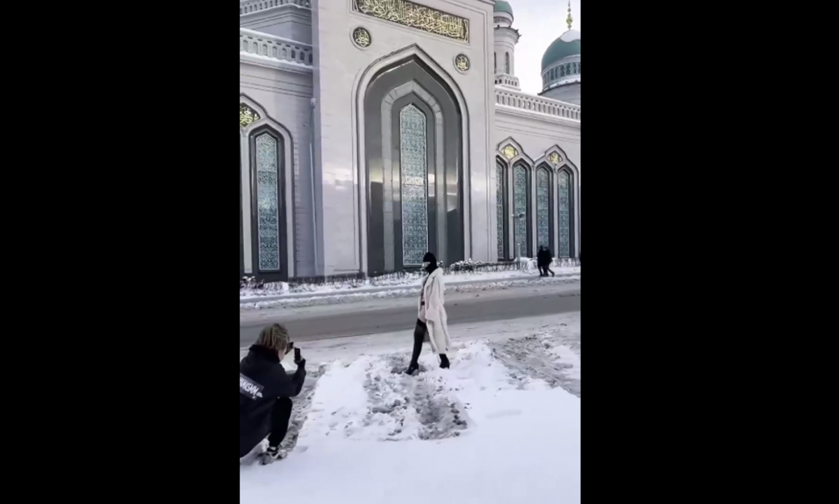 У Москві блогерка нарвалася на жорстку критику через напівголу фотосесію / скріншот У Москві блогерка нарвалася на жорстку критику через напівголу фотосесію / скріншот