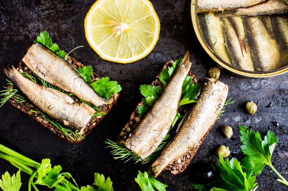Бутерброды - это отличный способ недорого и вкусно разнообразить стол / фото ua.depositphotos.com