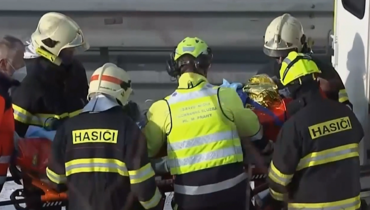 В массовой аварии в Чехии пострадали не менее 6 человек / скриншот