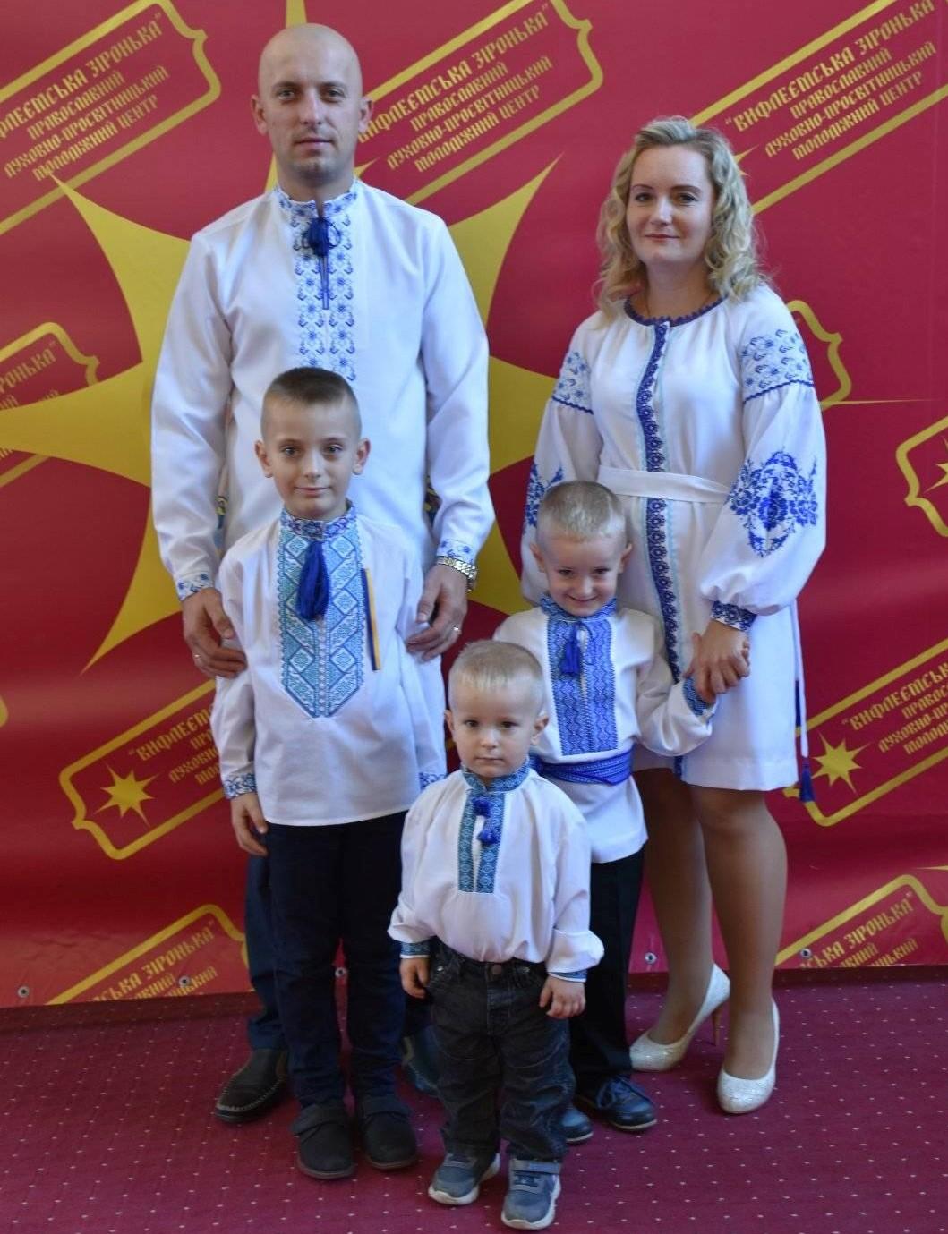 Владимир Возный с женой и тремя сыновьями / фото Facebook Вова Возный