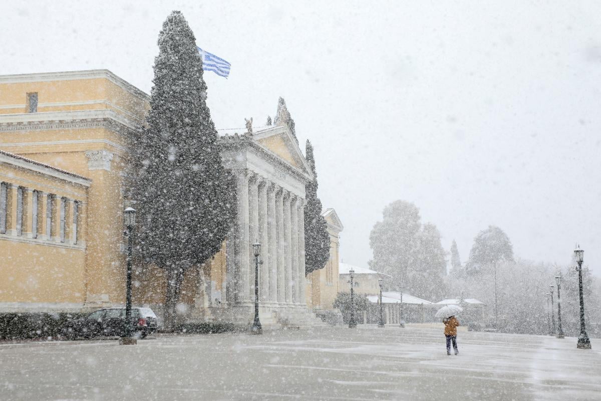 Афины накрыл снегопад / фото REUTERS