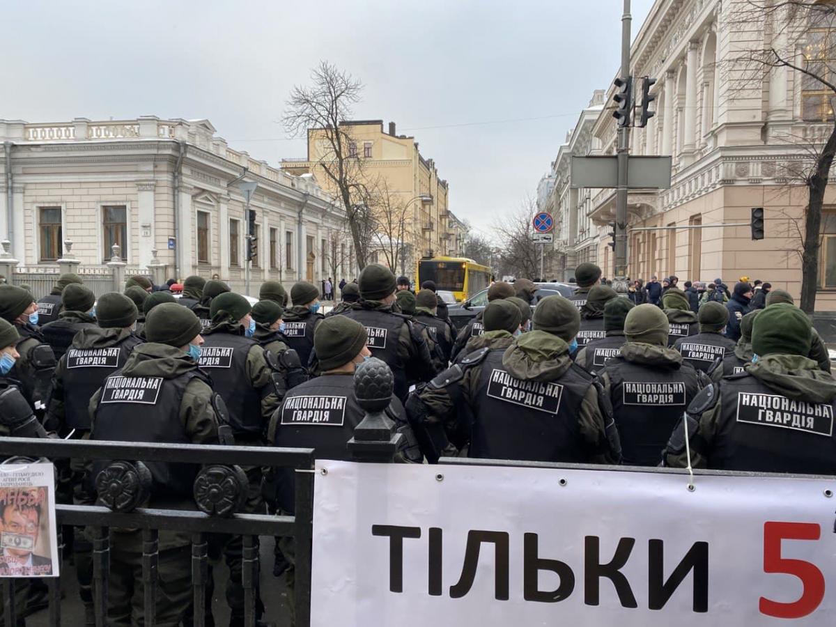 Голова комітету ВР підтримує вчорашні дії правоохоронців під ВР, які застосували силу проти мітингувальників / фото - УНІАН, Надя Пришляк Голова комітету ВР підтримує вчорашні дії правоохоронців під ВР, які застосували силу проти мітингувальників / фото - УНІАН, Надя Пришляк