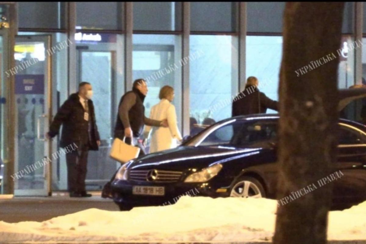 Тимошенко покидает VIP-терминал в аэропорту "Борисполь" 23 января / фото УП, Михаил Ткач