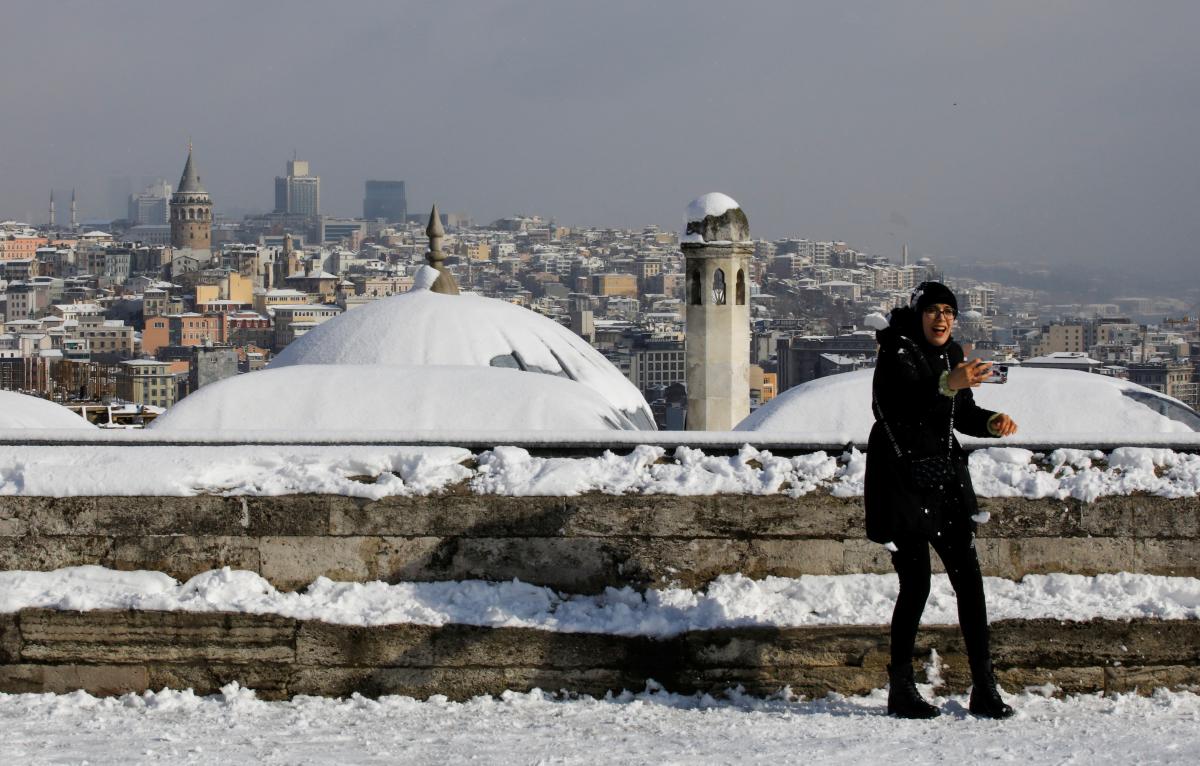 Снегопад накрыл Стамбул / фото REUTERS