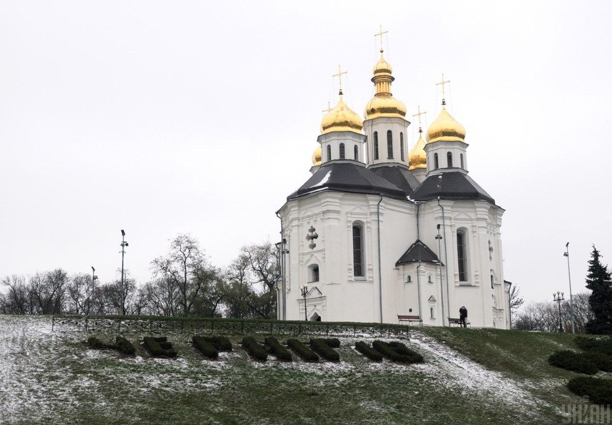 Наиболее активно в храмы шли жители сел / фото УНИАН, Владимир Коваль Наиболее активно в храмы шли жители сел / фото УНИАН, Владимир Коваль
