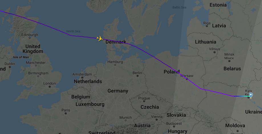 Самолет обходил воздушное пространство Германии / скриншот flightradar24