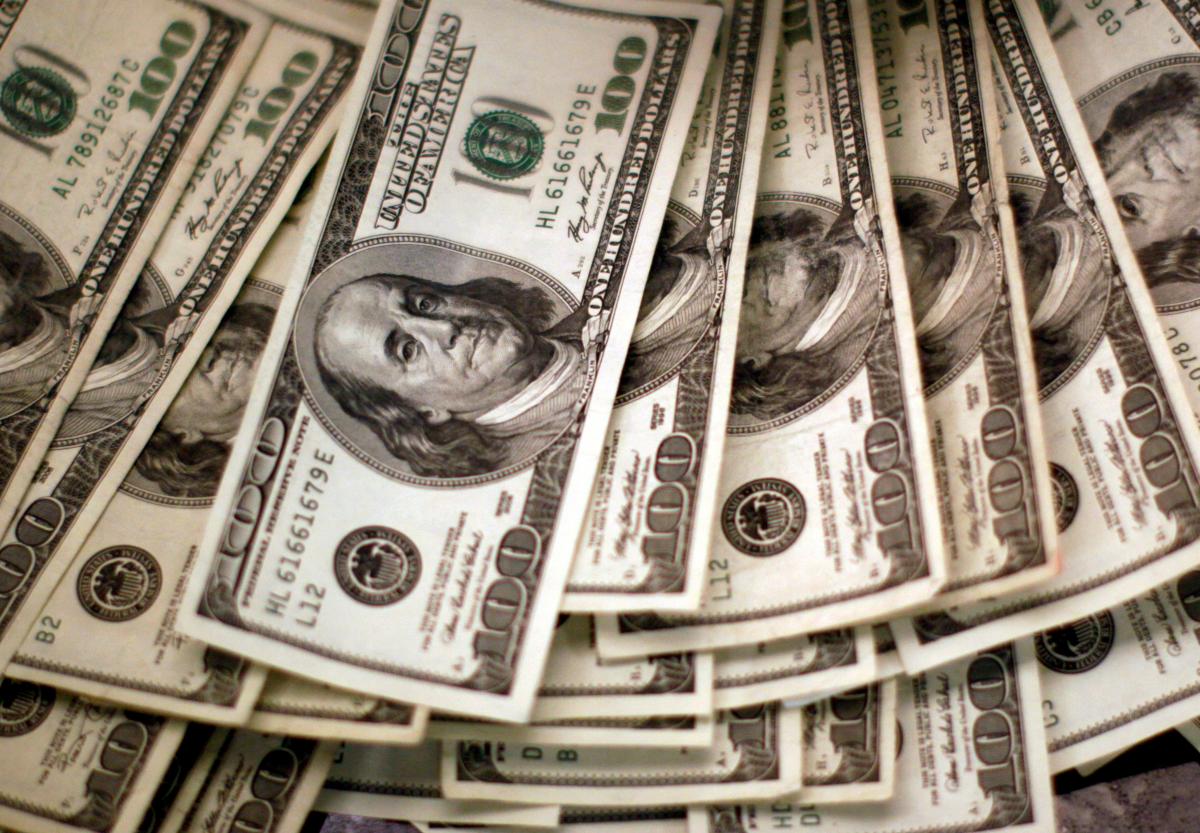 Експерт дав прогноз щодо курсу долара на наступний тиждень \ фото REUTERS