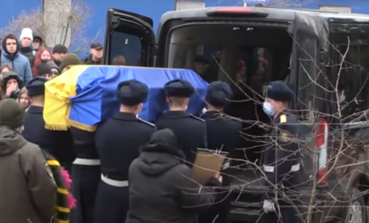 У Херсонській області поховали трьох нацгвардійців, яких розстріляв Рябчук у Дніпрі / скріншот У Херсонській області поховали трьох нацгвардійців, яких розстріляв Рябчук у Дніпрі / скріншот