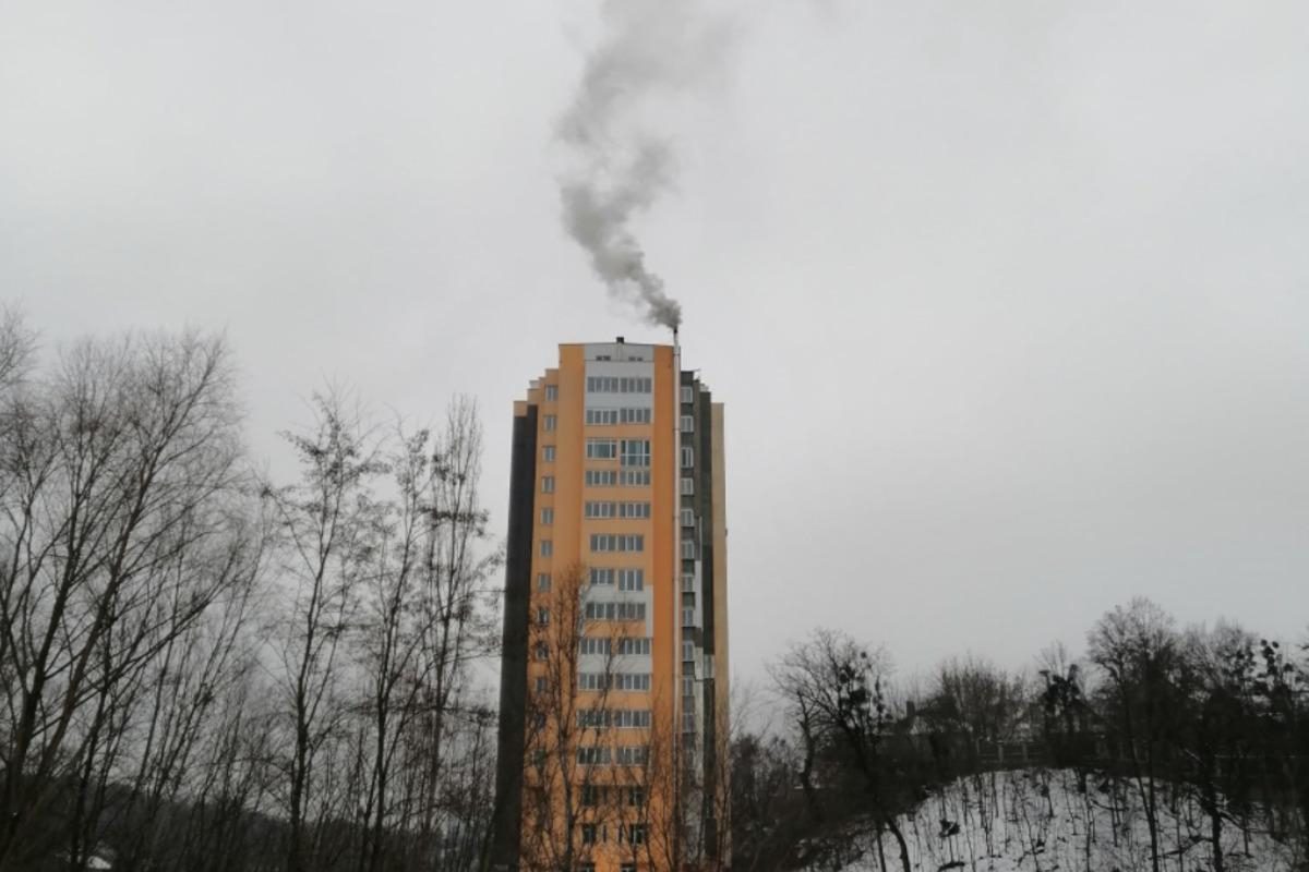 В Киеве 16-этажный жилой дом начали отапливать дровами - фотофакт — УНИАН