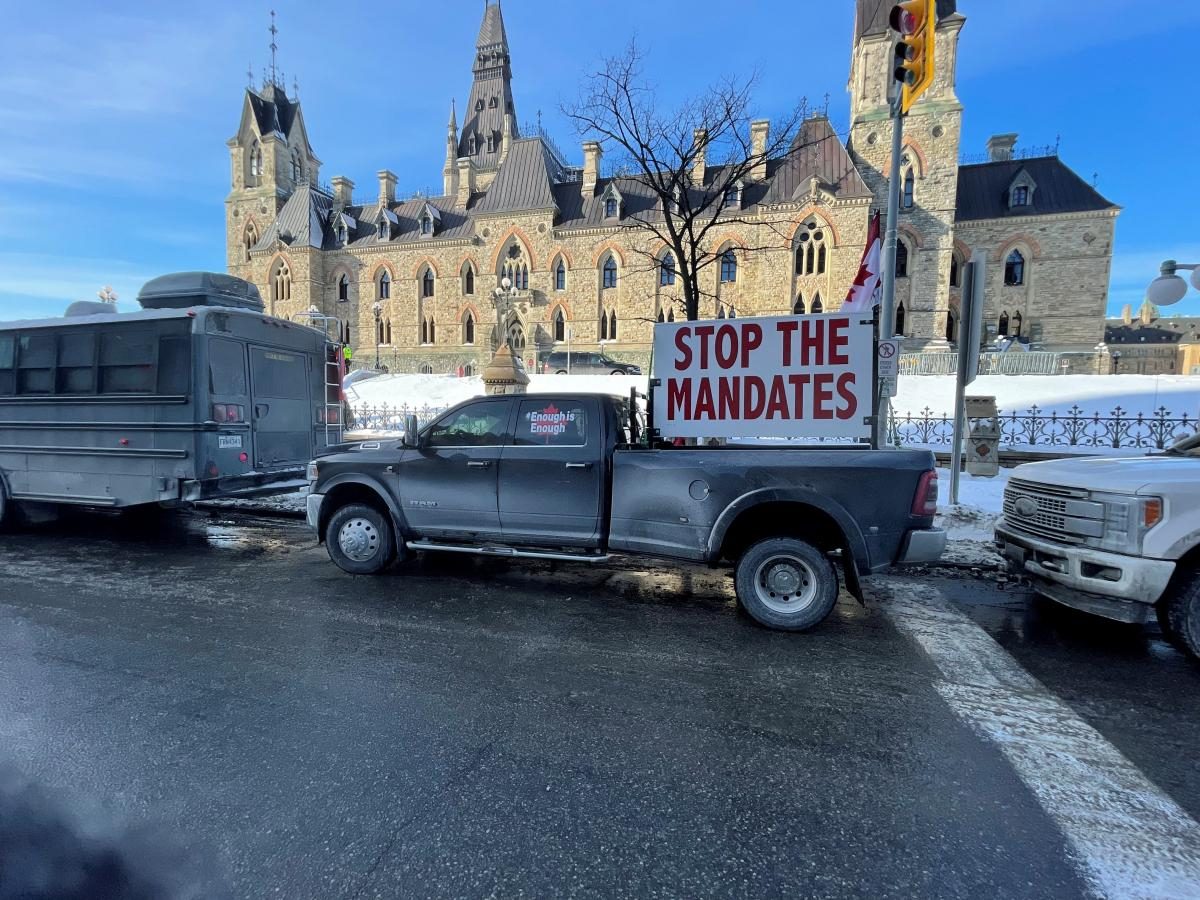 Революція в Канаді: люди постали проти коронавірусного режиму