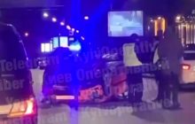 У Києві легковик перелетів через смугу під час руху: відео моторошного інциденту