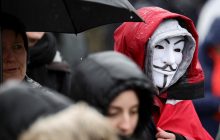 Более 100 тысяч людей во Франции вышли на акции против COVID-паспортов (фоторепортаж)