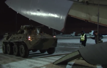 Россия продолжает перебрасывать войска в Казахстан (видео)