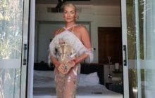 Волочкова позировала на Мальдивах в прозрачной накидке и "получила" за тапки (фото)
