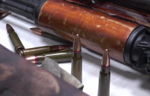 "Боевой арсенал": в сети показали изъятое у протестующих в Казахстане оружие (видео)