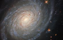 Телескоп Hubble сделал фото обманчиво спокойной галактики, где произошло жестокое событие