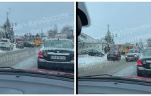 "Порядка тут не будет никогда": в сети показали на видео массовое нарушение ПДД под Киевом