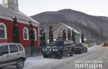 На Закарпатье мужчина похитил деньги из храма и сдался полиции после разговора со священником