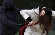 Обрізане волосся й дивні порізи: Київ сколихнула хвиля таємничих нападів на жінок