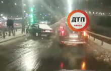 У Києві водій відзначився дивним вчинком після скоєння ДТП й потрапив на відео