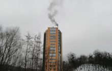 Журналисты выяснили, почему 16-этажный жилой дом в Киеве начали отапливать дровами (фото)