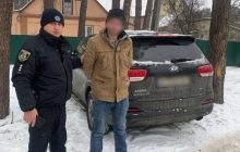 Під Києвом "кавалер" після побачення викрав автівку дівчини