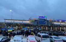 В "Жулянах" готовятся к прилету Порошенко: что происходит в аэропорту (фото, видео)