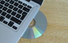Apple "похоронит" последний ноутбук с CD-приводом: чем это грозит его владельцам
