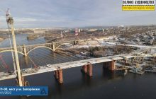 "Большая стройка" вантового моста в Запорожье завершается - перед открытием его испытали 30 грузовиков