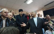 Суд отпустил Порошенко под личное обязательство