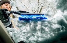 Автомобільний експерт розкрив прості трюки, щоб легко очистити лобове скло взимку