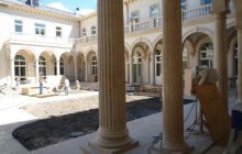 Орли, колони та багато золота: команда Навального показала фотографії "палацу Путіна"