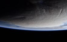 "Закриває сонце": на МКС показали хмари попелу після виверження вулкана в Тонга (фото)