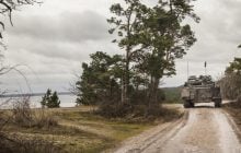 Британия может отправить сотни военных к соседям Украины из-за угрозы РФ - The Times