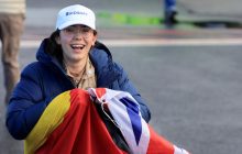 19-летняя девушка облетела планету на маленьком самолетике за 5 месяцев (фоторепортаж, видео)