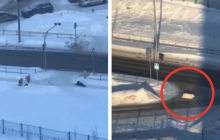 В российском Томске ванна "сбежала" от хозяина и чуть не сбила детей (видео)
