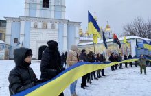 У Києві утворили ланцюг єднання від Софіївського до Михайлівського соборів (фоторепортаж)