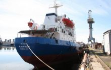 Біля окупованого Криму загорілося судно з росіянами на борту