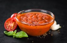 Пряний грузинський соус сацебелі на зиму: ідеально до птиці, риби і шашлику