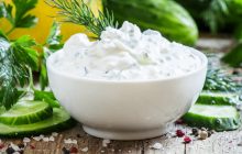 Вместо сметаны и майонеза: готовим вкусный чесночный соус